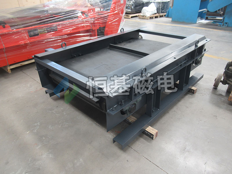 RCYE型永磁自卸式除铁器产品实拍2